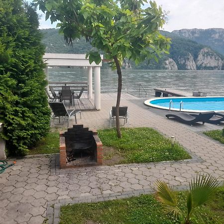 Exclusive Villa Ieşelniţa Kültér fotó
