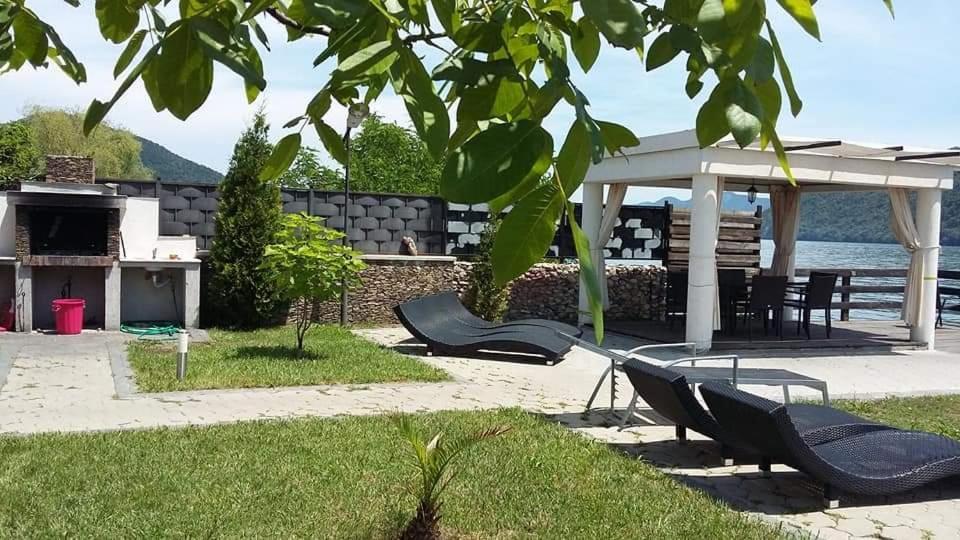 Exclusive Villa Ieşelniţa Kültér fotó