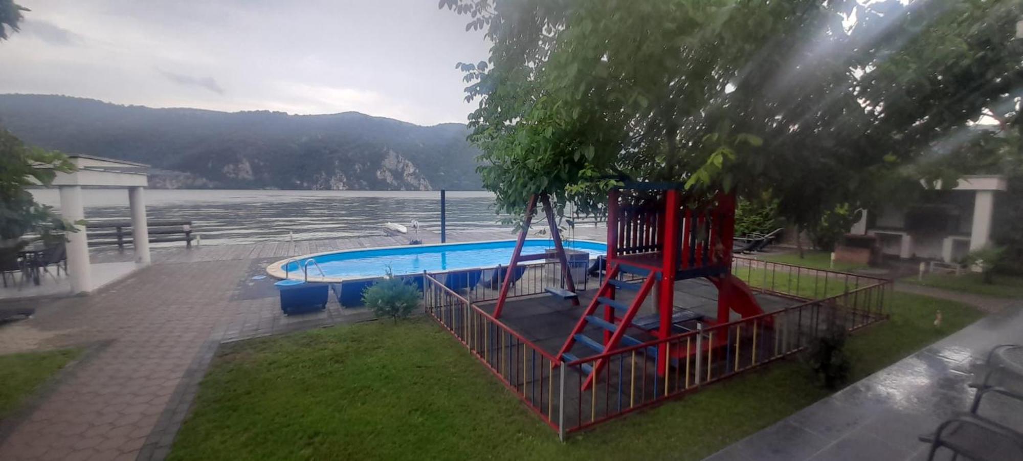 Exclusive Villa Ieşelniţa Kültér fotó