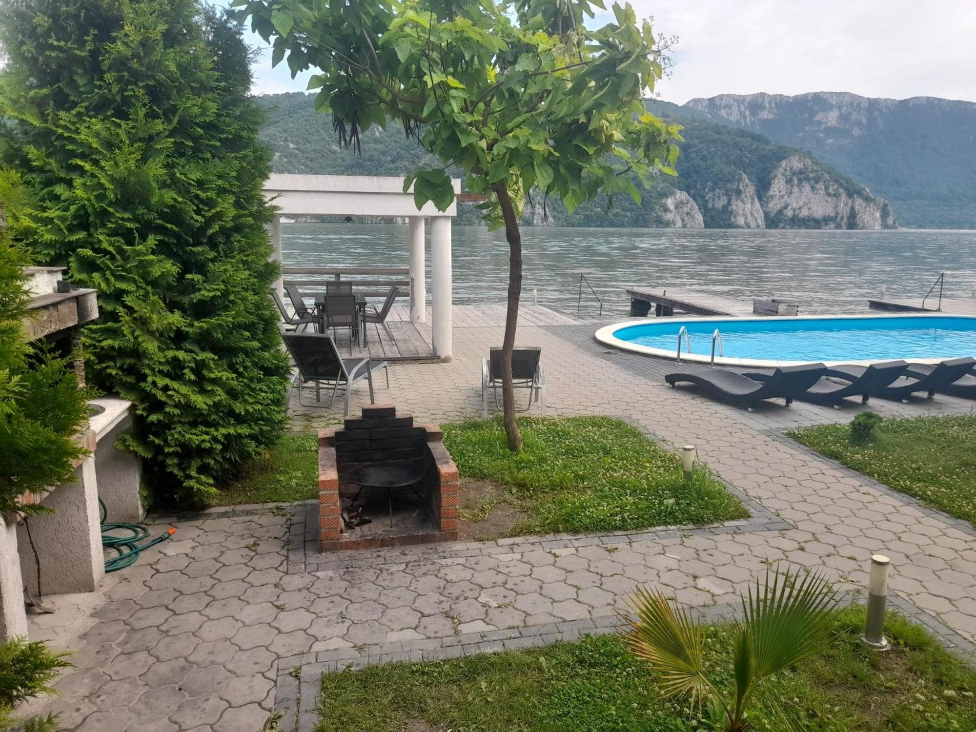 Exclusive Villa Ieşelniţa Kültér fotó